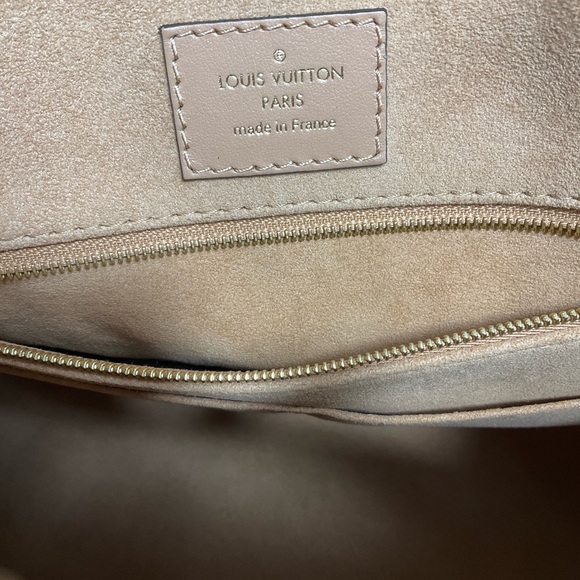 Sold Louis Vuitton OntheGo Mm Biicolor Arizona Beige - Picture 10 of 16